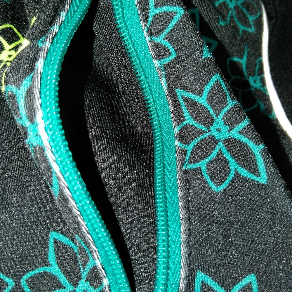 OLD NAVY ACTIVE Adjustable Racerback Tank - Picture 6 of 8